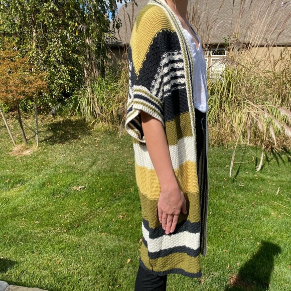 Multi Color long sleeveless cardigan - Picture 3 of 6